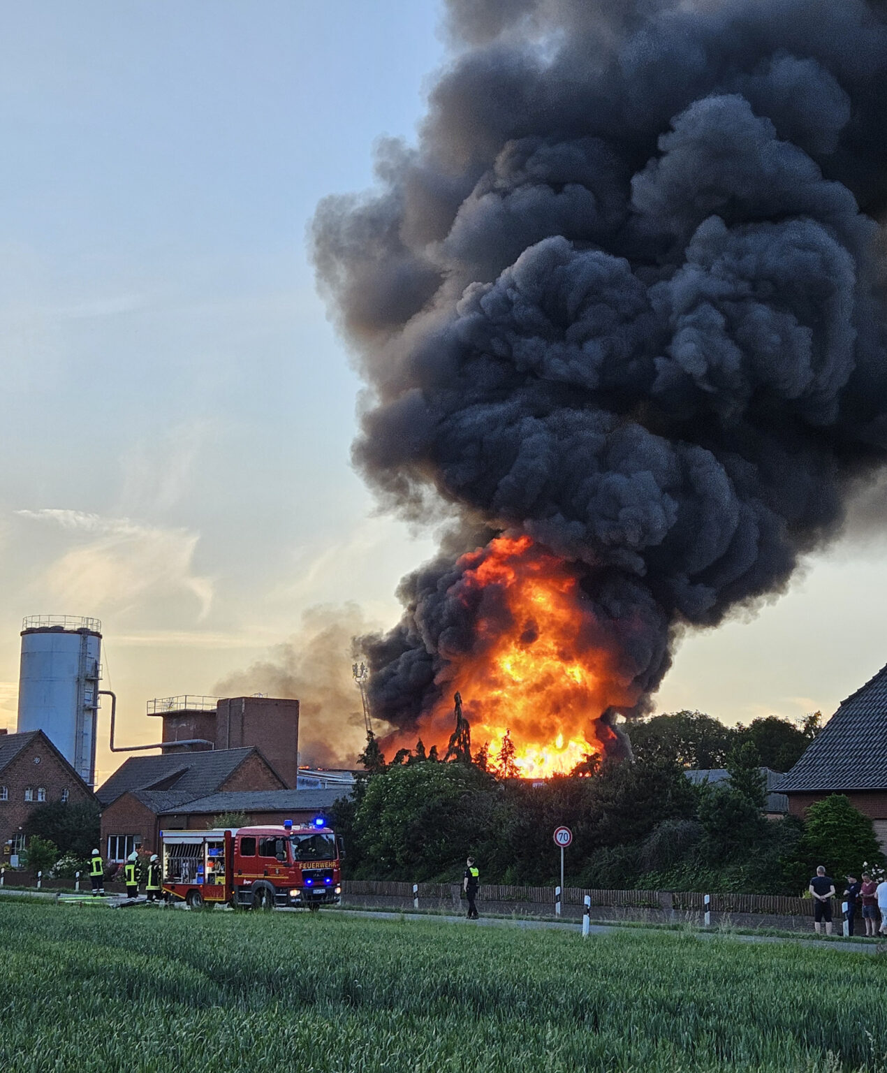 Nachbarschaftliche L Schhilfe Bei Einem Gro Brand Im Landkreis Verden